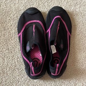 C9 Kids Water Shoes Size 5/6